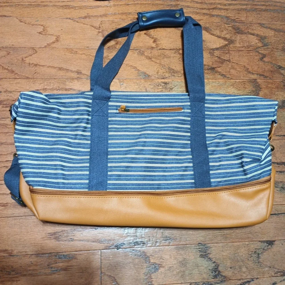 Large DSW Striped Weekender GWP Tote Duffle Bag 19x11x9